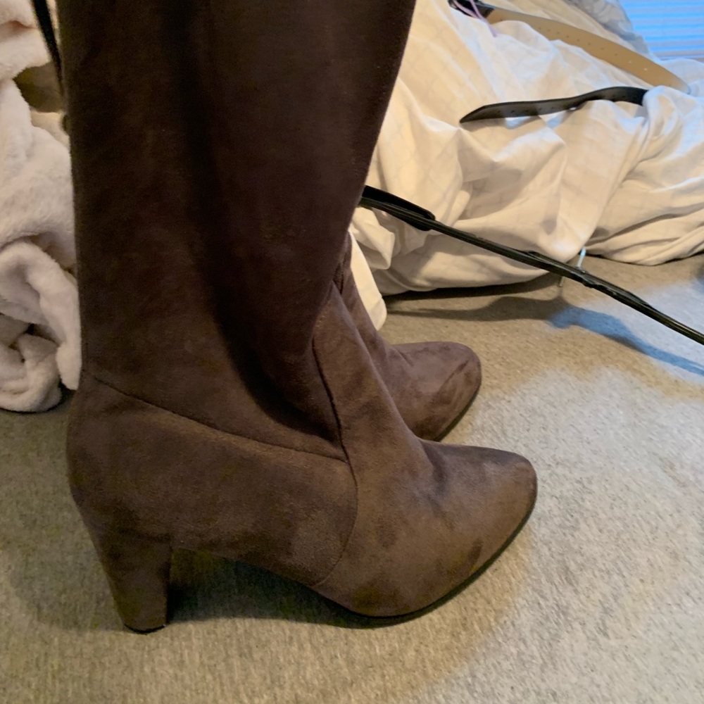 Knee high heeled boots